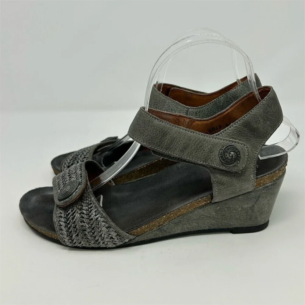 Taos Footwear brand used strap